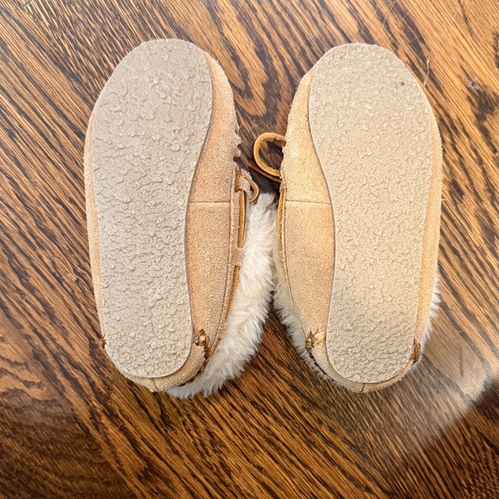 Minnetonka Tan Suede Moccasins with Cream Lining - Picture 4 of 12